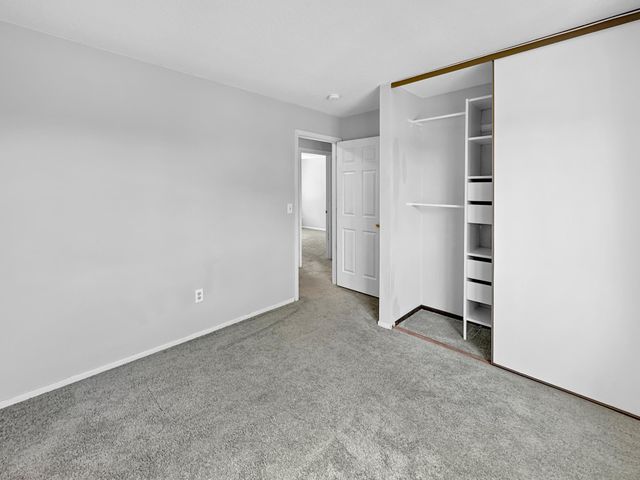 607 E Burnsville Parkway 13, Burnsville, MN 55337