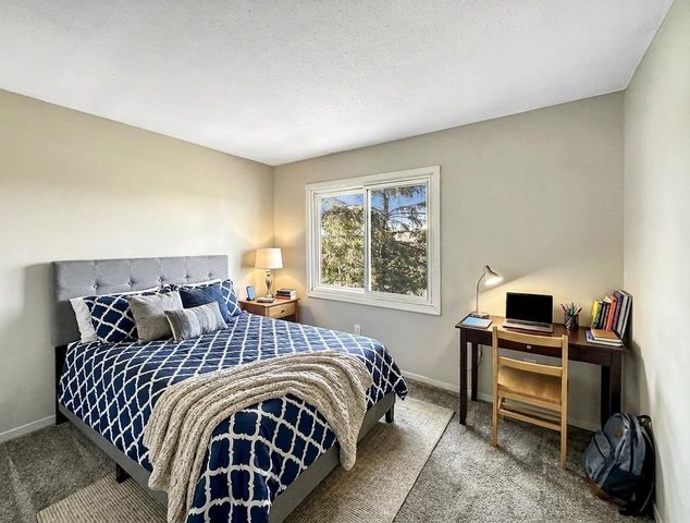 607 E Burnsville Parkway 13, Burnsville, MN 55337