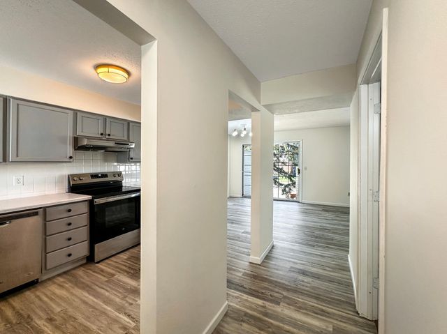 607 E Burnsville Parkway 13, Burnsville, MN 55337