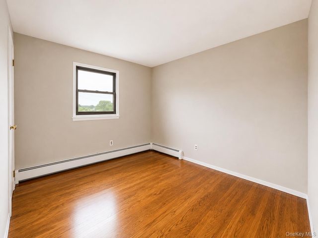95 W Lake Drive, Lindenhurst, NY 11757