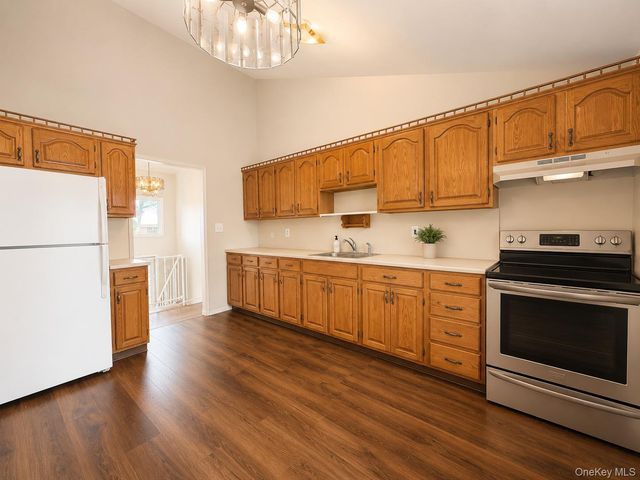 95 W Lake Drive, Lindenhurst, NY 11757