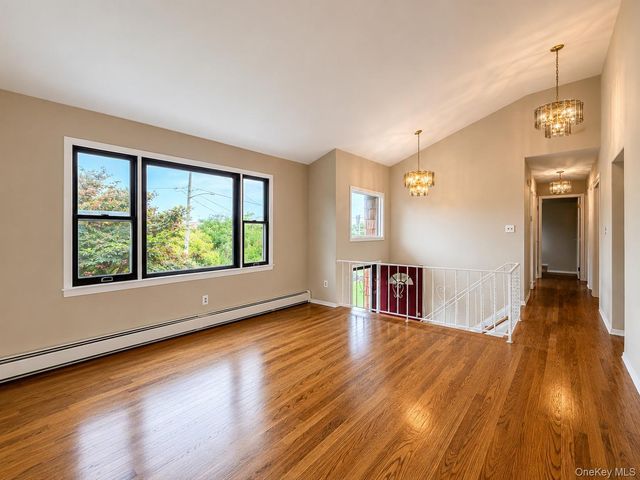 95 W Lake Drive, Lindenhurst, NY 11757