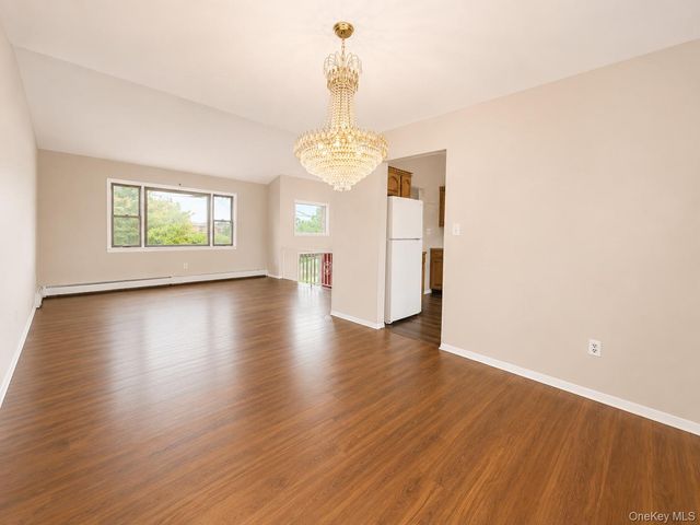 95 W Lake Drive, Lindenhurst, NY 11757