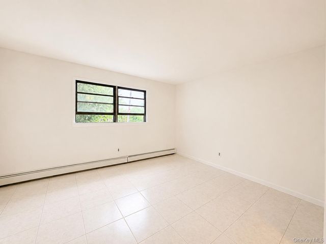 95 W Lake Drive, Lindenhurst, NY 11757