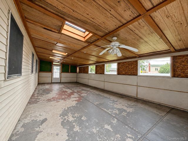 95 W Lake Drive, Lindenhurst, NY 11757