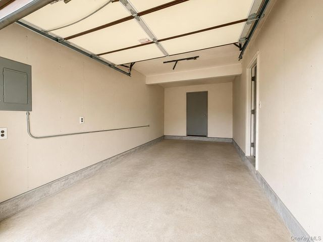 95 W Lake Drive, Lindenhurst, NY 11757