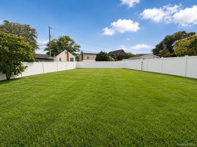 95 W Lake Drive, Lindenhurst, NY 11757