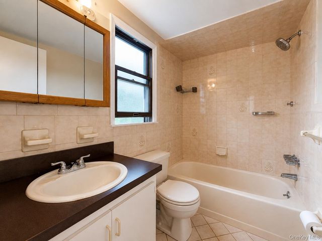 95 W Lake Drive, Lindenhurst, NY 11757