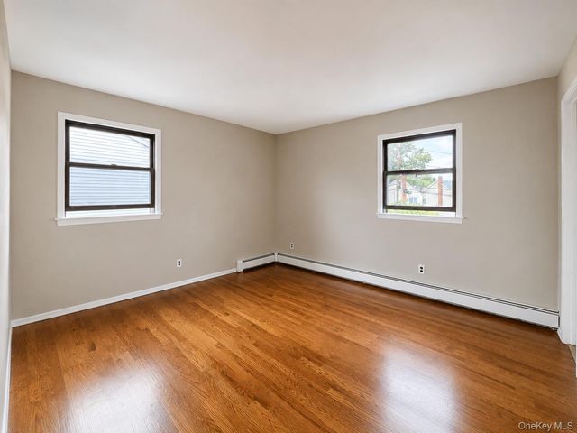 95 W Lake Drive, Lindenhurst, NY 11757