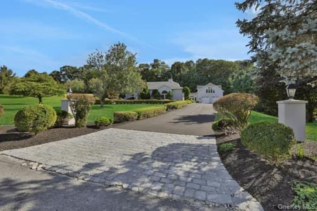 14 Far Horizons Drive, Newburgh, NY 12550