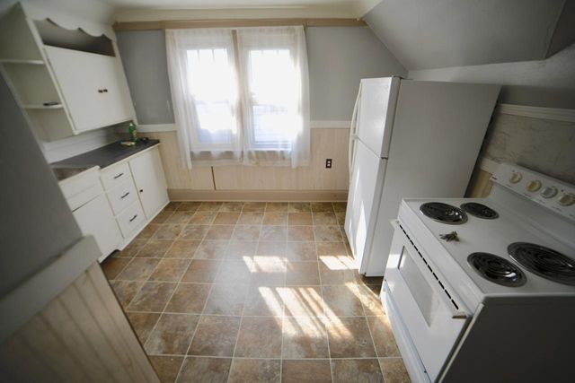 2104 S 71st STREET, West Allis, WI 53219