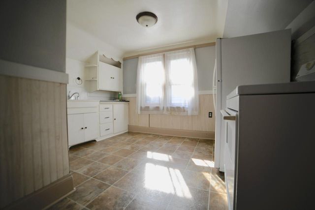 2104 S 71st STREET, West Allis, WI 53219