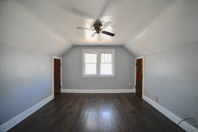 2104 S 71st STREET, West Allis, WI 53219