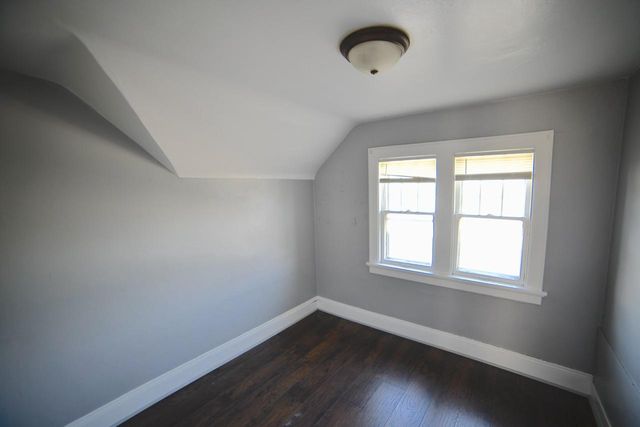 2104 S 71st STREET, West Allis, WI 53219