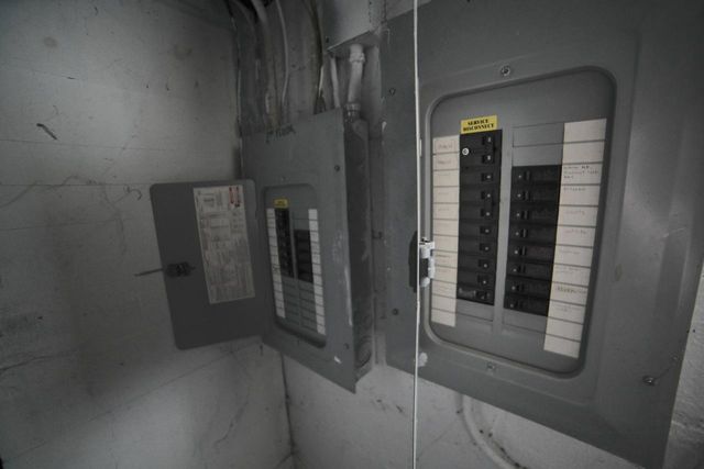 2104 S 71st STREET, West Allis, WI 53219