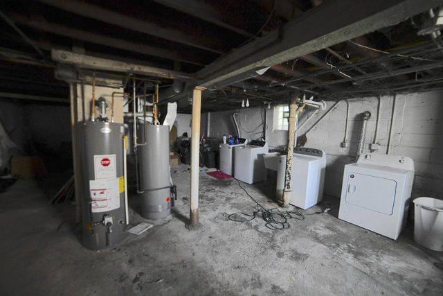 2104 S 71st STREET, West Allis, WI 53219