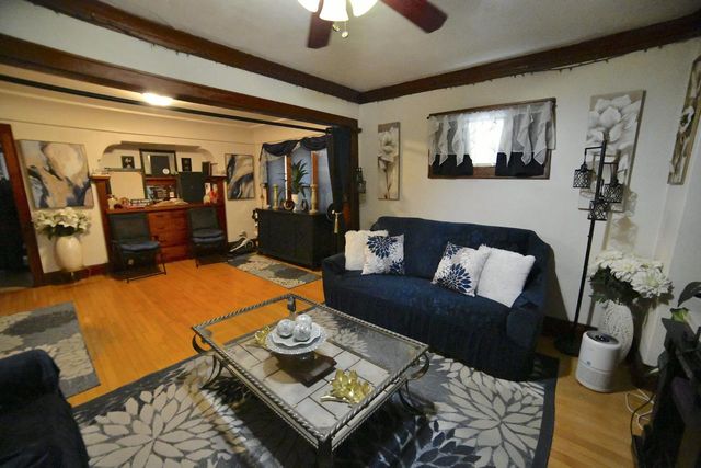 2104 S 71st STREET, West Allis, WI 53219