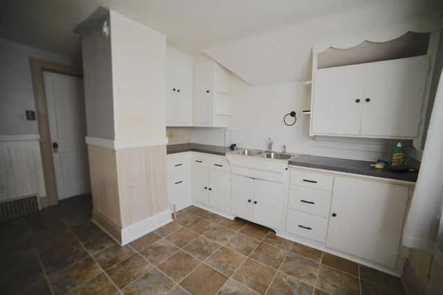 2104 S 71st STREET, West Allis, WI 53219