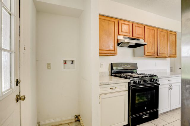 2106 N San Antonio Avenue, Pearland, TX 77581
