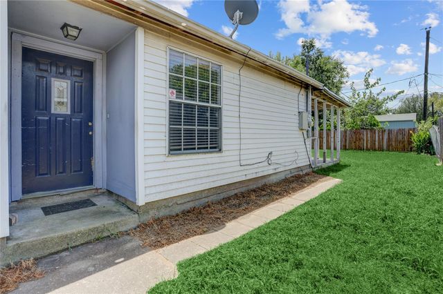 2106 N San Antonio Avenue, Pearland, TX 77581