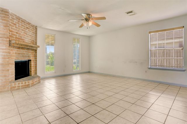 2106 N San Antonio Avenue, Pearland, TX 77581