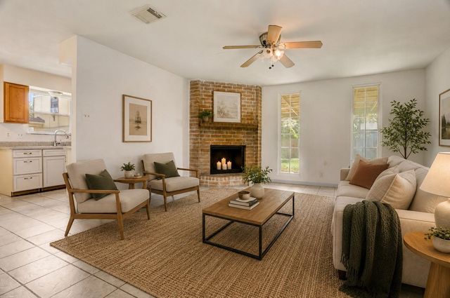 2106 N San Antonio Avenue, Pearland, TX 77581