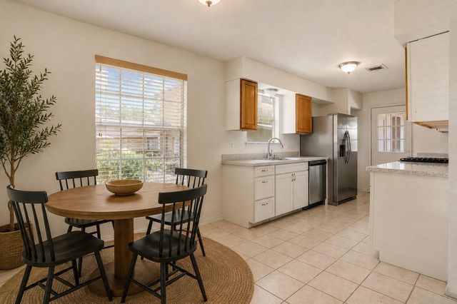 2106 N San Antonio Avenue, Pearland, TX 77581