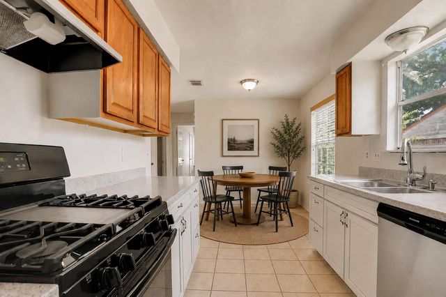 2106 N San Antonio Avenue, Pearland, TX 77581