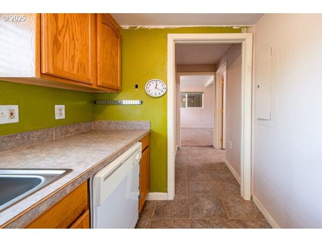 1750 TANEY St, Eugene, OR 97402