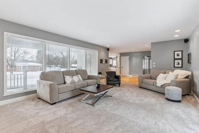 581 Sheridan Road, Waterloo, IA 50701