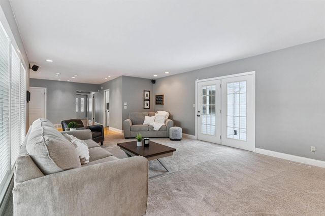 581 Sheridan Road, Waterloo, IA 50701