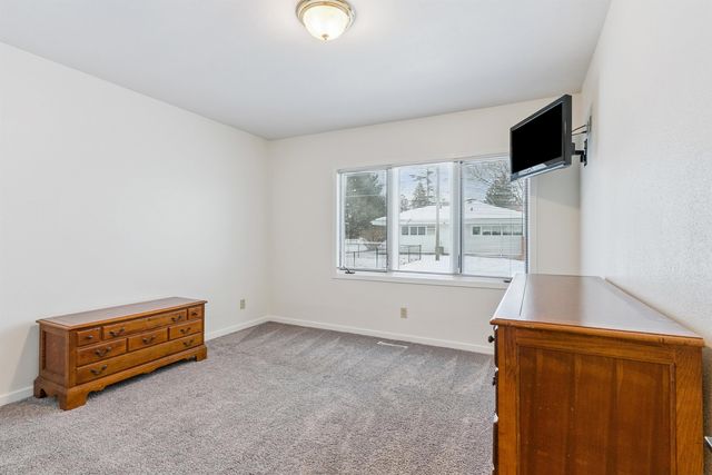 581 Sheridan Road, Waterloo, IA 50701