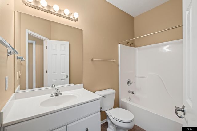 1018 Gold Coast Road, Papillion, NE 68046