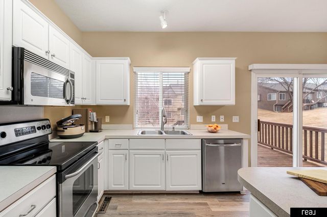 1018 Gold Coast Road, Papillion, NE 68046