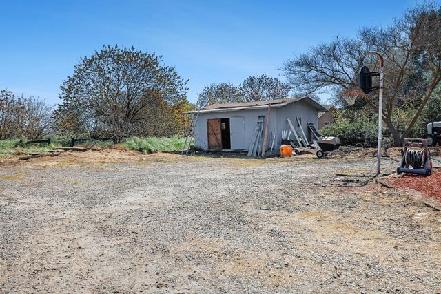 2196 N Ring Avenue, Fresno, CA 93723