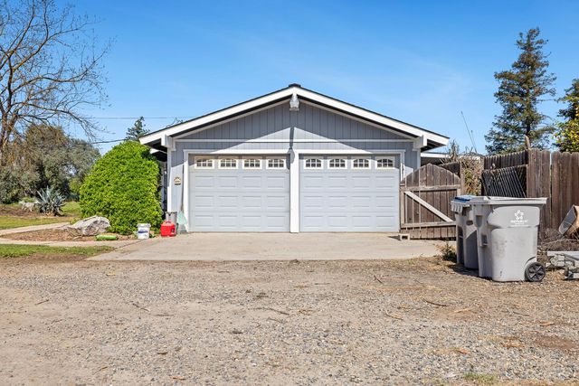 2196 N Ring Avenue, Fresno, CA 93723