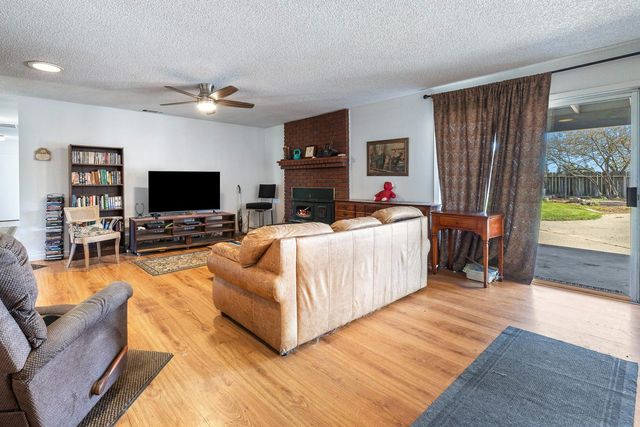 2196 N Ring Avenue, Fresno, CA 93723