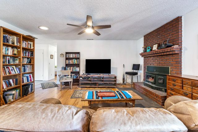 2196 N Ring Avenue, Fresno, CA 93723