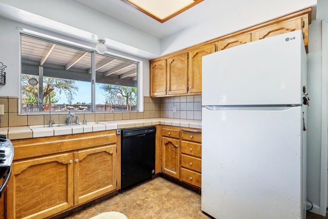 2196 N Ring Avenue, Fresno, CA 93723