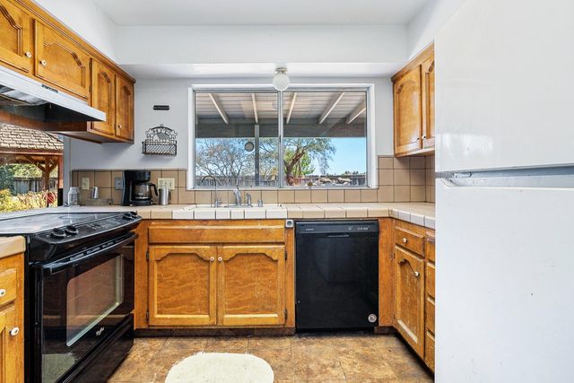 2196 N Ring Avenue, Fresno, CA 93723