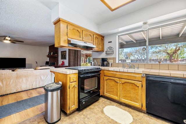 2196 N Ring Avenue, Fresno, CA 93723