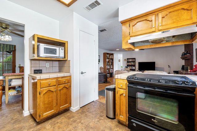 2196 N Ring Avenue, Fresno, CA 93723