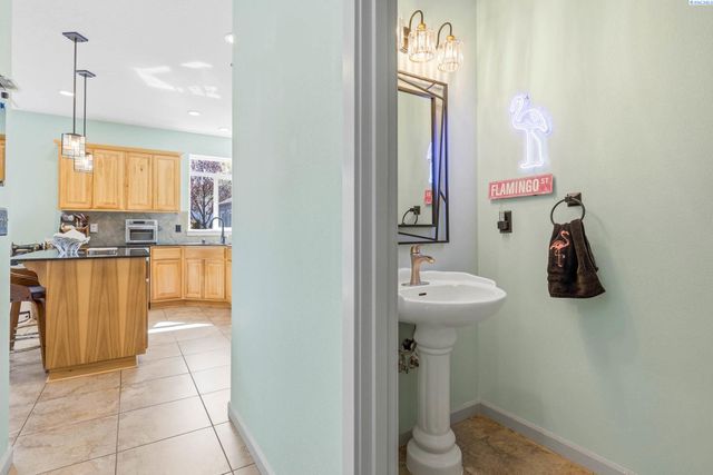 1716 Manchester St., Richland, WA 99352