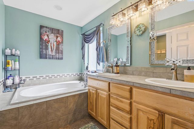 1716 Manchester St., Richland, WA 99352