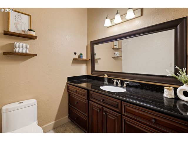 3012 ASHLEY Loop, Eugene, OR 97405
