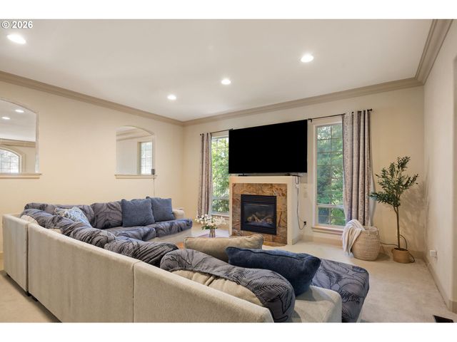 3012 ASHLEY Loop, Eugene, OR 97405