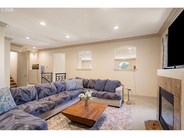 3012 ASHLEY Loop, Eugene, OR 97405