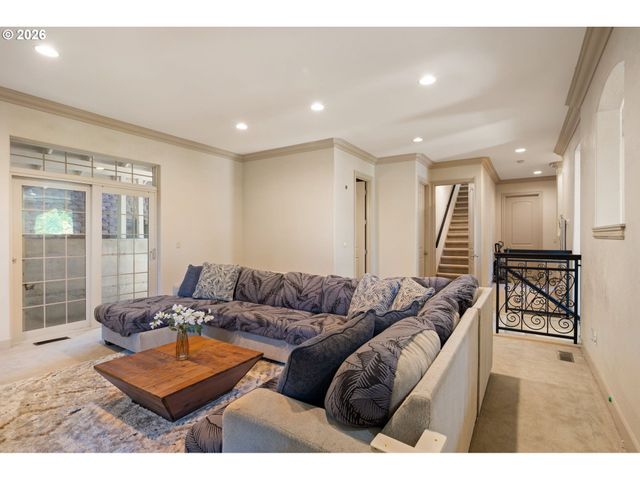 3012 ASHLEY Loop, Eugene, OR 97405