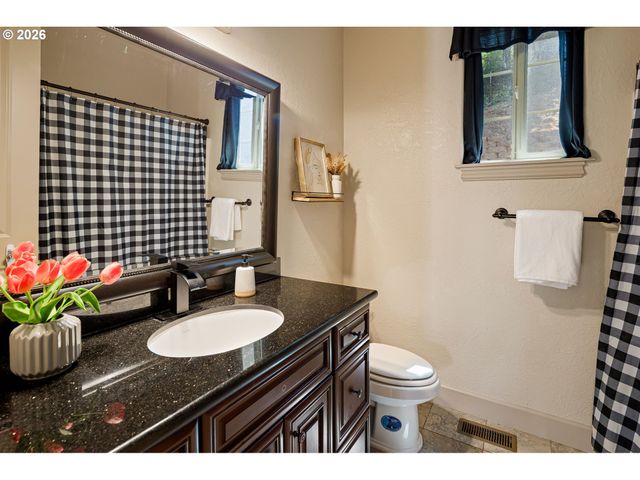 3012 ASHLEY Loop, Eugene, OR 97405