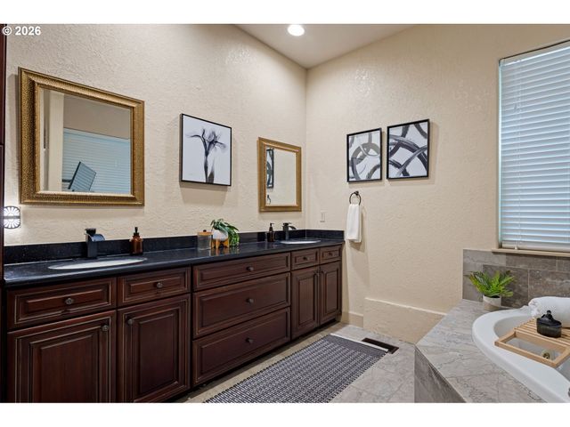 3012 ASHLEY Loop, Eugene, OR 97405